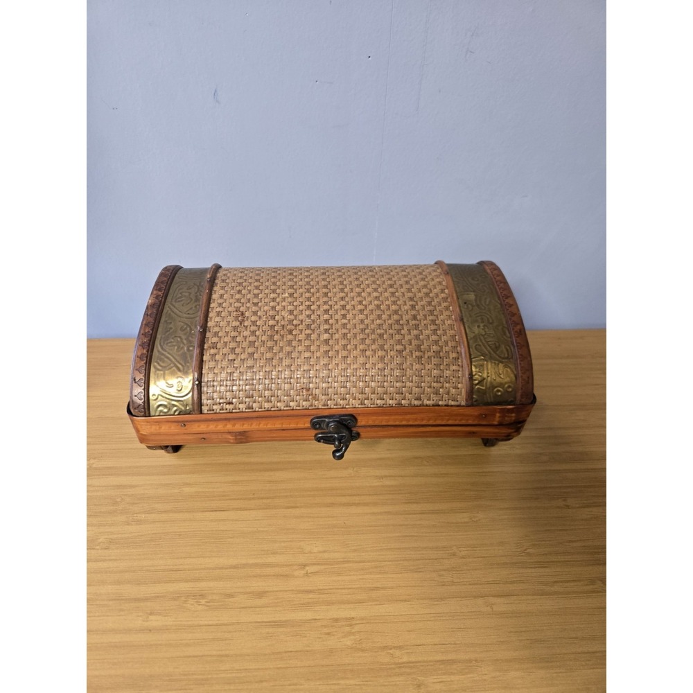 Vintage Asian‎ Style Woven Wicker Treasure Chest Box.